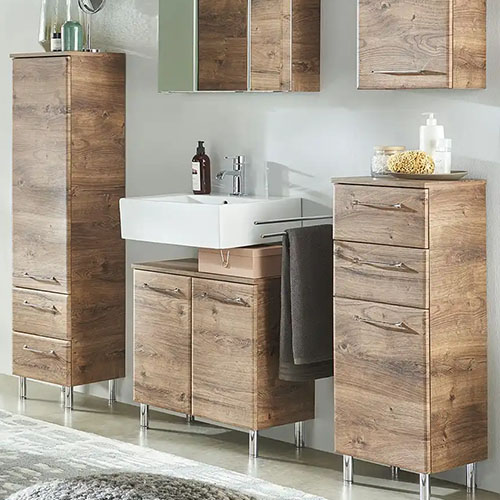Badmöbel in Holzoptik, bestehend aus Midischrank, Spiegelschrank, Waschbeckenunterschrank, Hängeschrank, Unterschrank