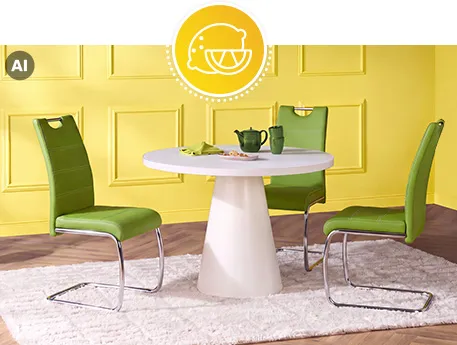 AI-generiert: Esszimmer mit weißem Tisch und limettengrünen Stühlen, weißem Teppich vor gelber Wand, grüne Deko.