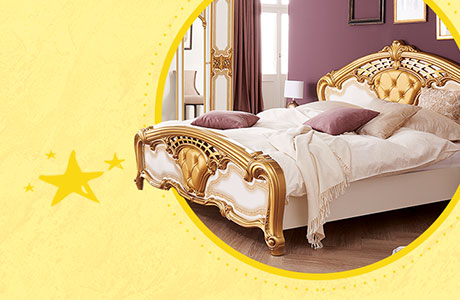 Glamouröses Bett mit goldenen Akzenten und opulenten Verzierungen in einem Schlafzimmer