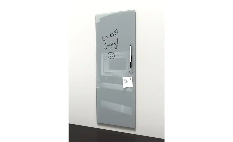 Memoboard grau, in Wohnsituation