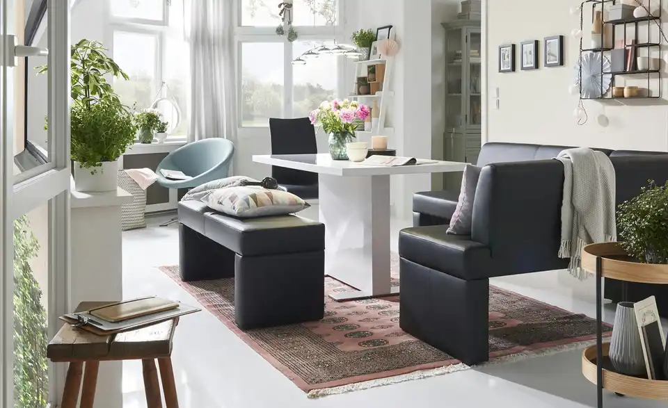 Regal Sarigo, in Wohnsituation