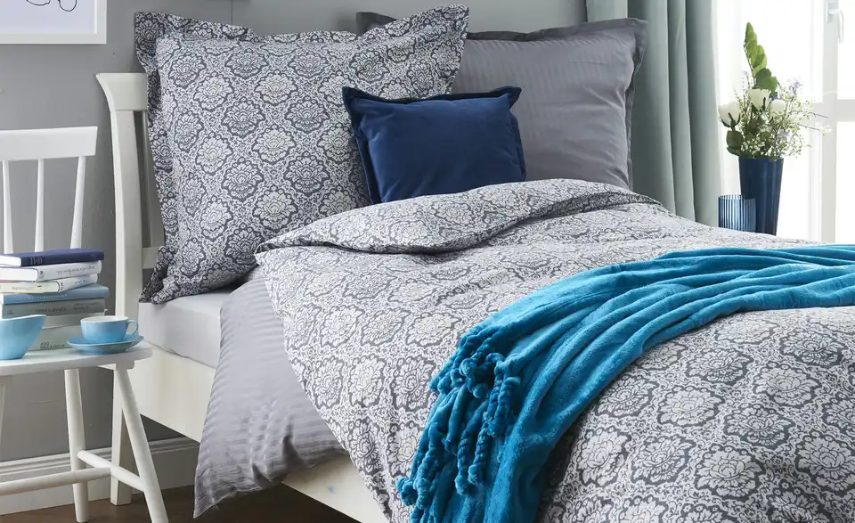 como Damast-Bettwäsche, in Wohnsituation