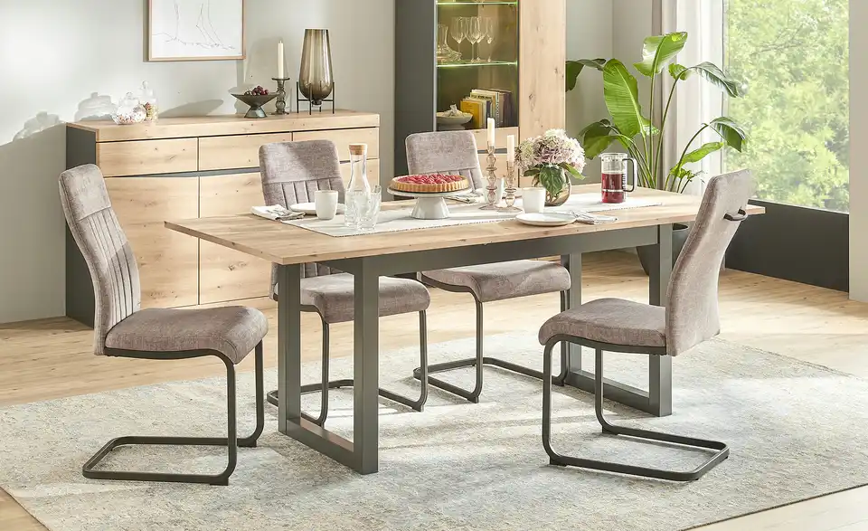 Ausziehbarer Esstisch Austin in verschiedenen Größen, in Wohnsituation