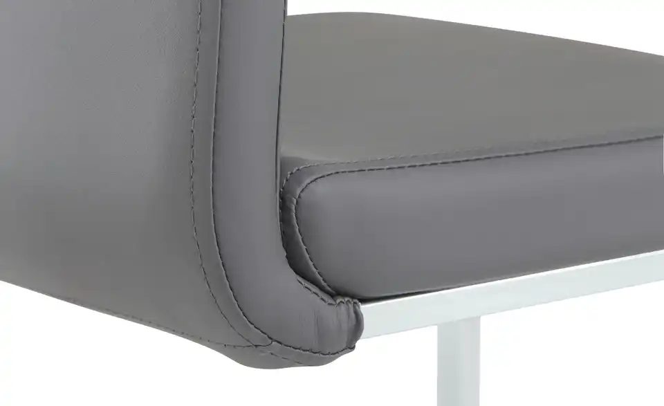 Schwingstuhl Salford, Naht