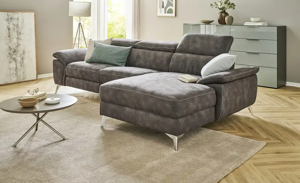 Ecksofa Danae small, in Wohnsituation