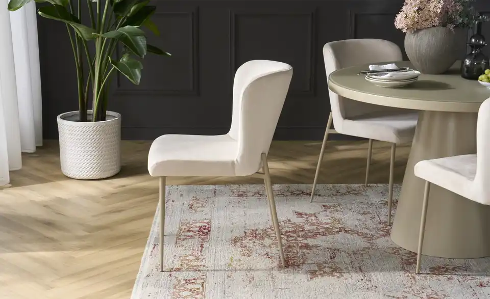 Samt-Polsterstuhl Emmeline, Profilansicht