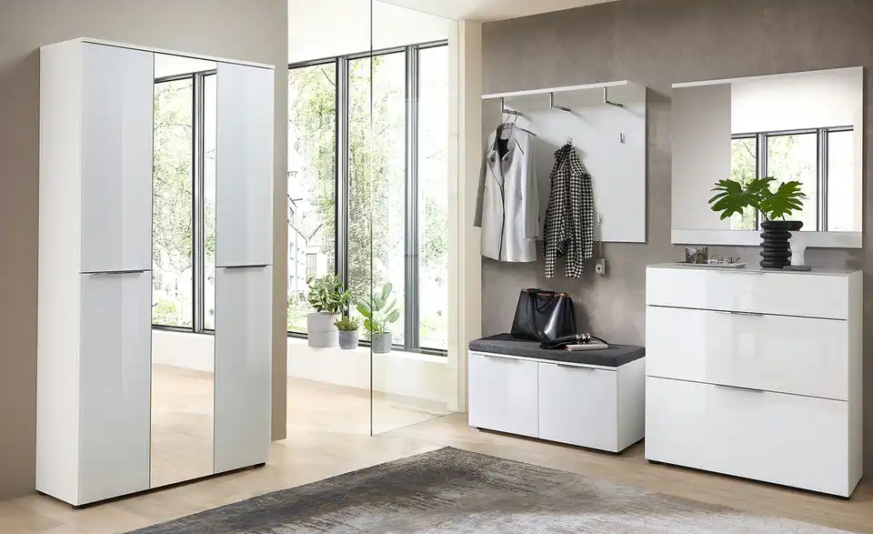 Garderobenschrank, in Wohnsituation