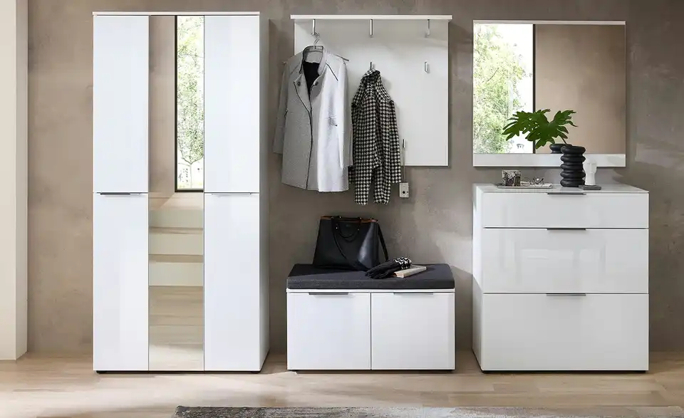 Garderobenschrank, in Wohnsituation