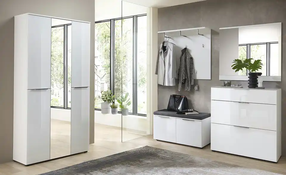 Garderobenschrank, in Wohnsituation