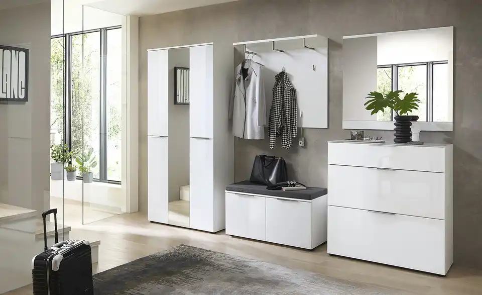 Garderobenschrank, in Wohnsituation