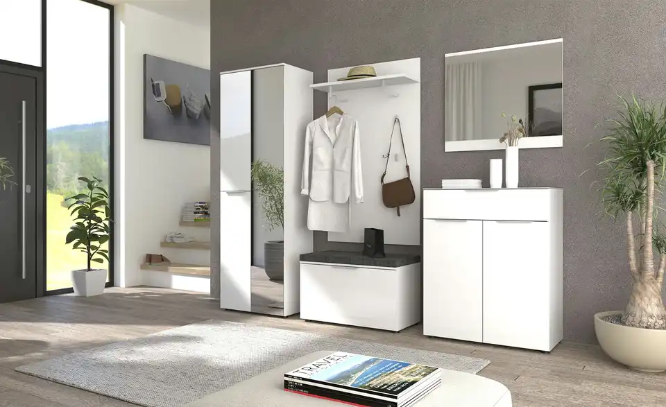 Garderobenschrank, in Wohnsituation