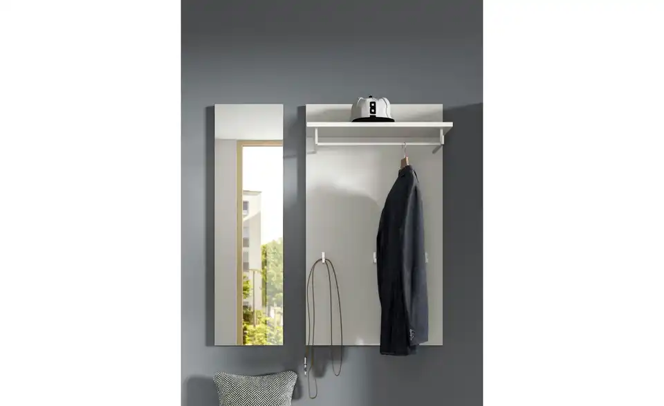 Paneel mit Spiegel, in Wohnsituation