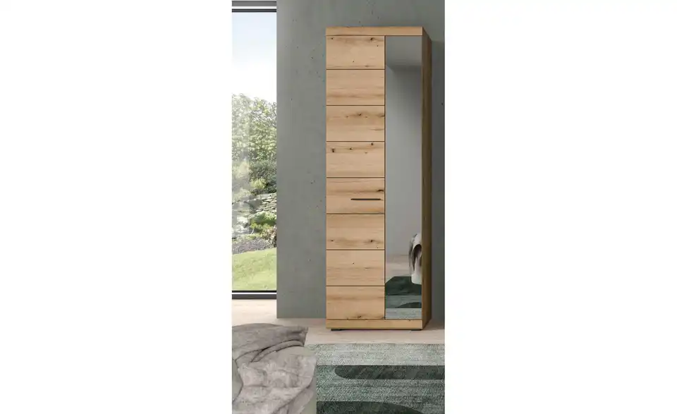 Garderobenschrank, in Wohnsituation