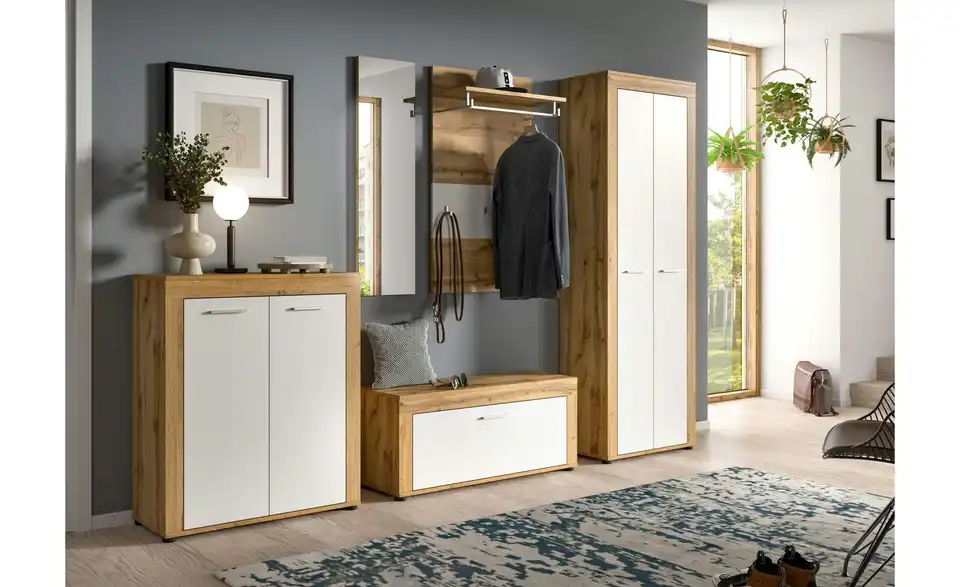 Garderobenschrank, in Wohnsituation