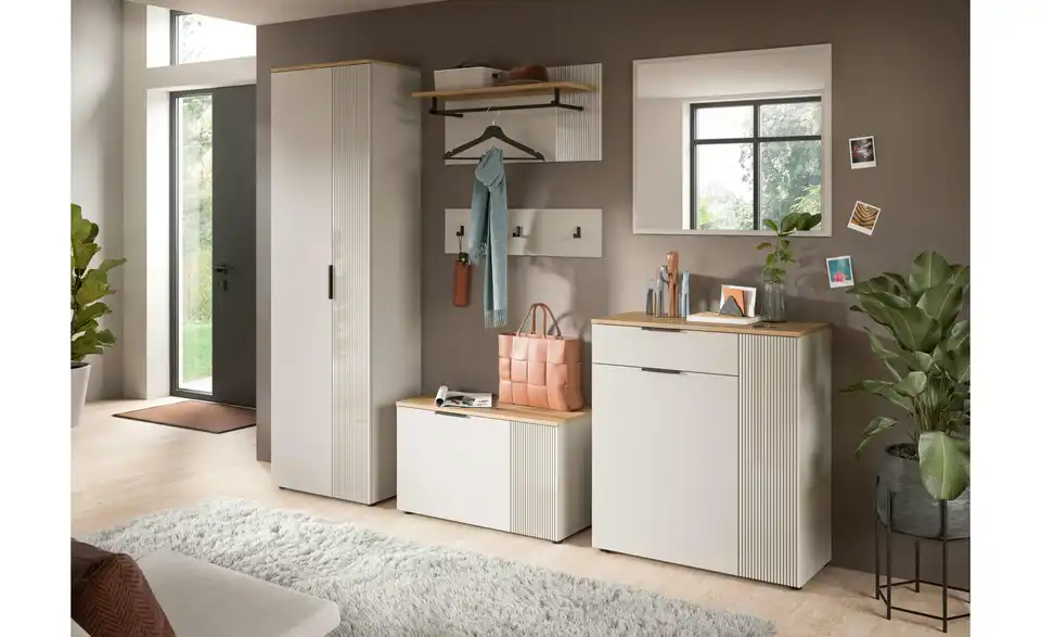 Garderobenkombination, in Wohnsituation