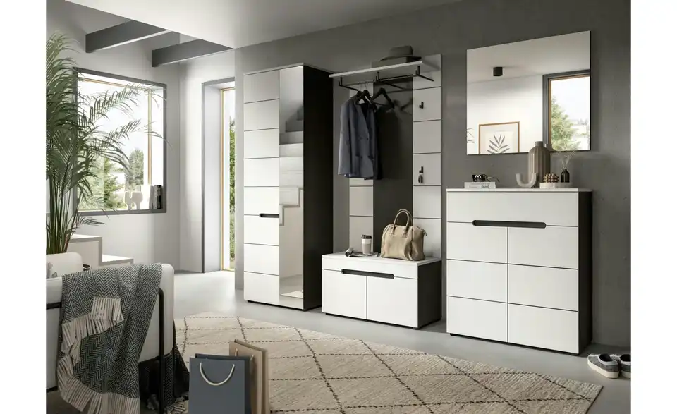 Garderobenschrank, in Wohnsituation