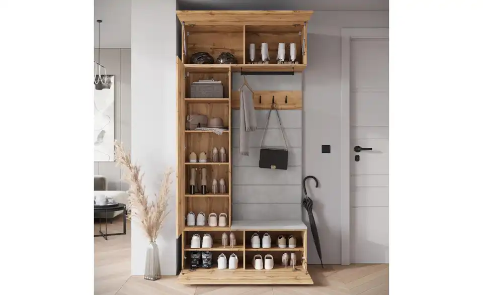Garderobe, geöffnet