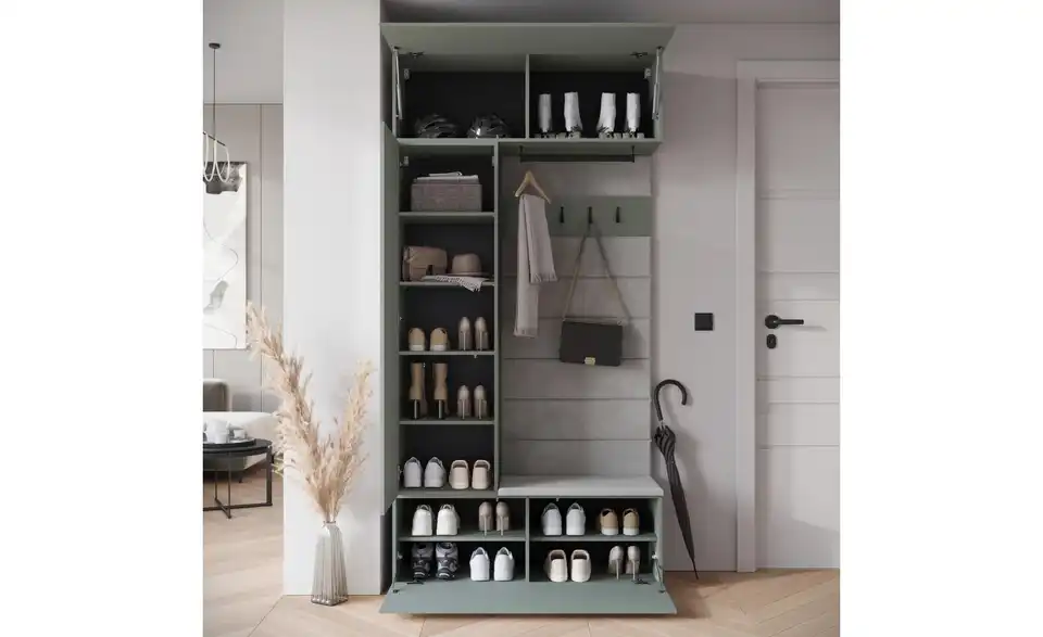 Garderobe, geöffnet