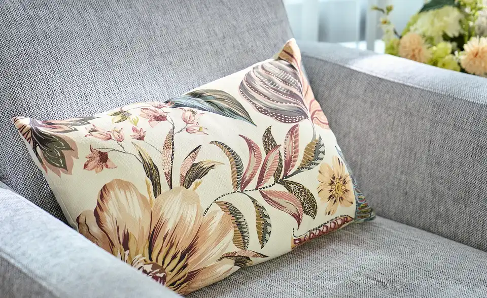 como Kissen Floral, in Wohnsituation