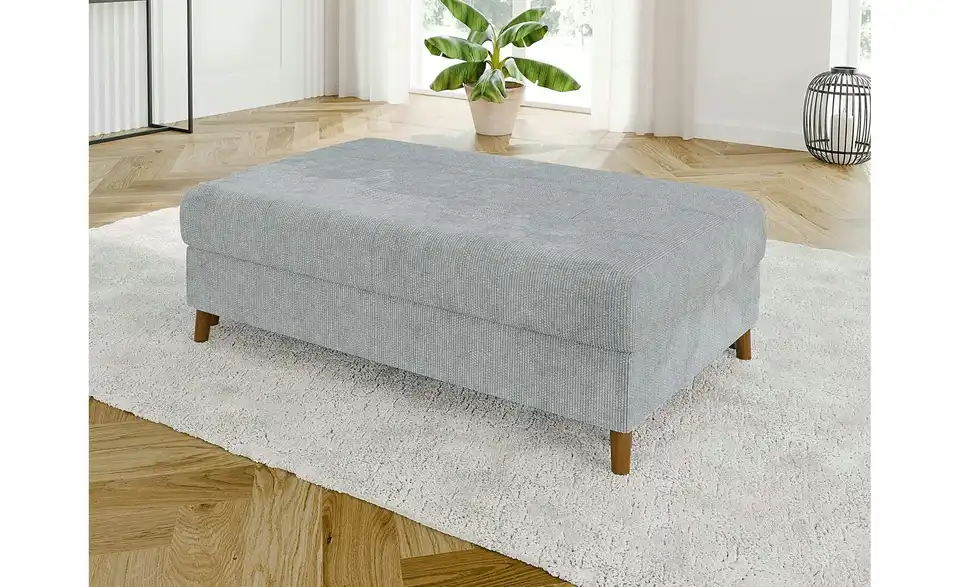 Ecksofa mit Hocker, in Wohnsituation