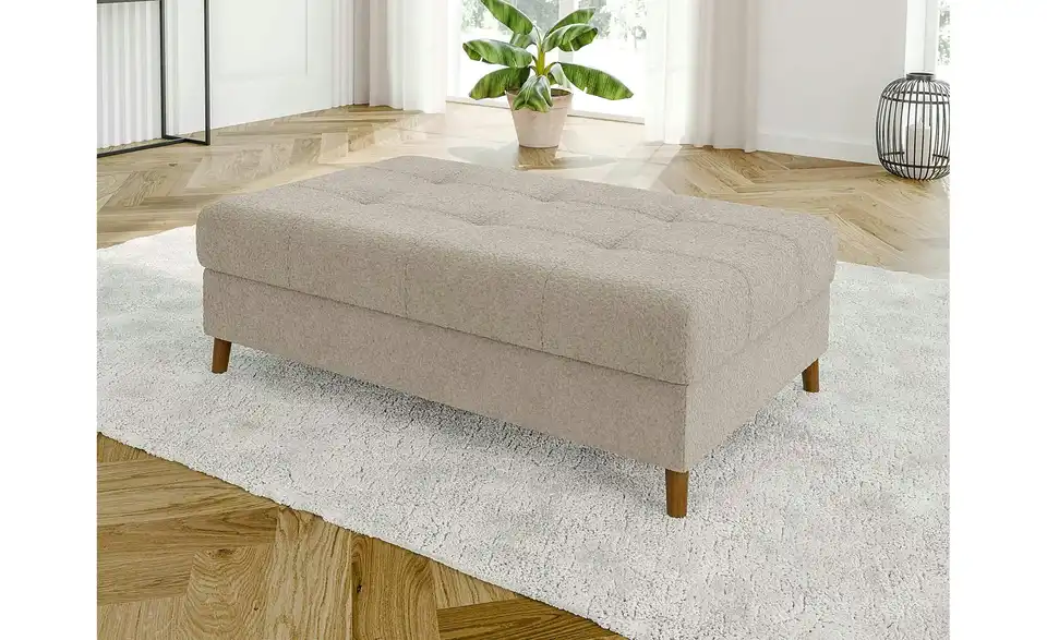 Ecksofa mit Hocker, in Wohnsituation