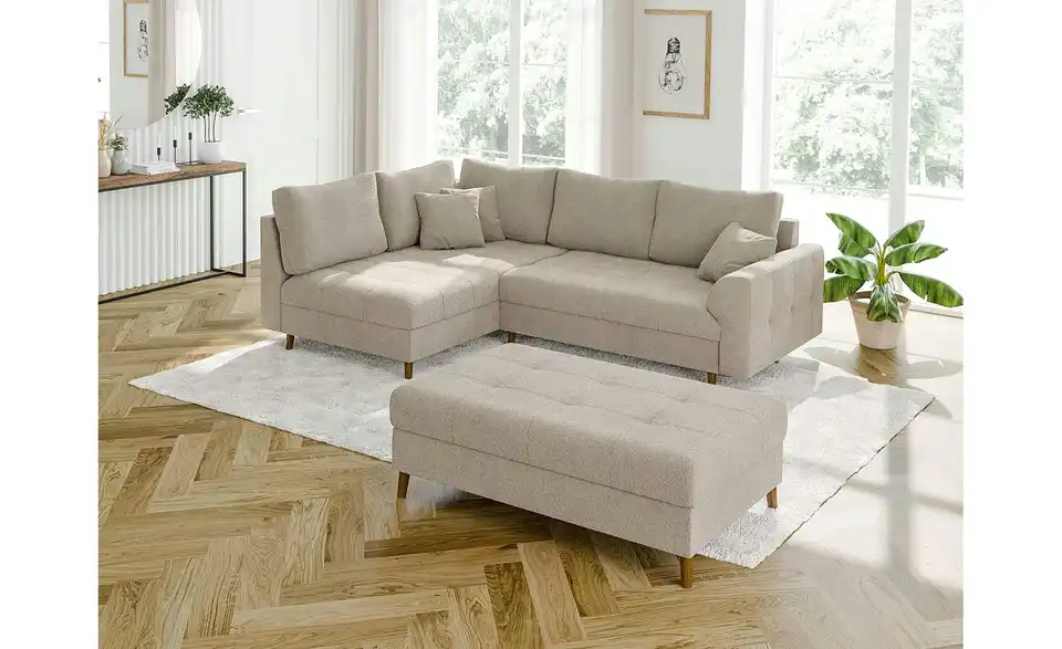 Ecksofa mit Hocker, in Wohnsituation