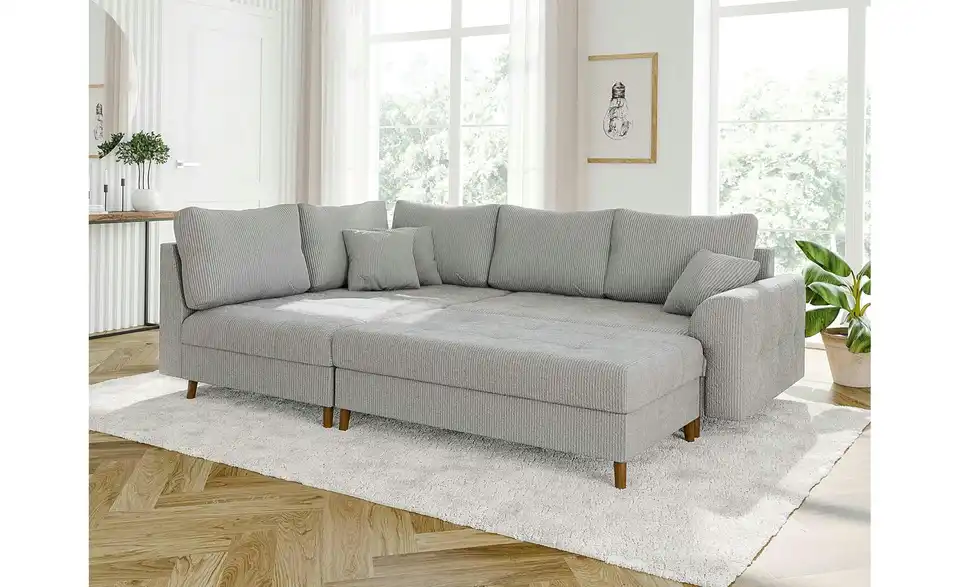 Ecksofa mit Hocker, in Wohnsituation