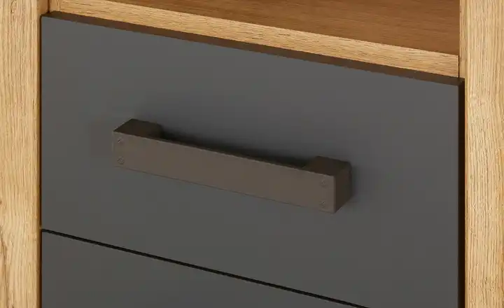 Nahaufnahme Holzoptik mit Metallgriff