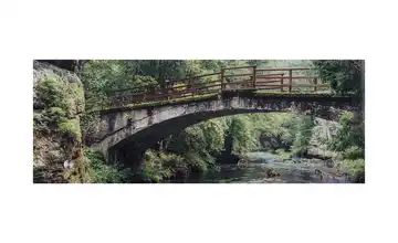 Glasgarderobe Brücke