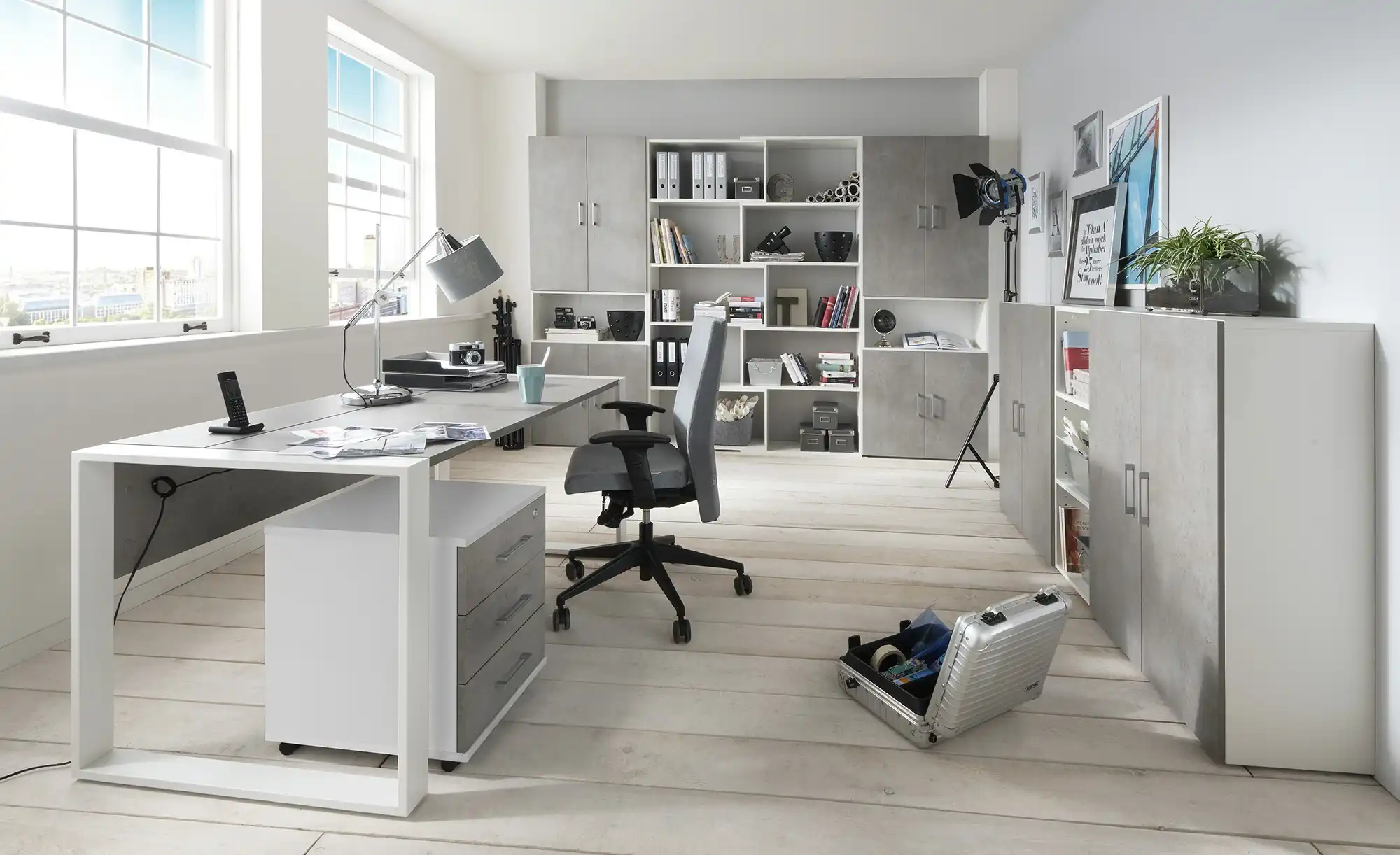 Schreibtisch Kasai | 150x80 cm, Beton (Nachbildung) / Weiß